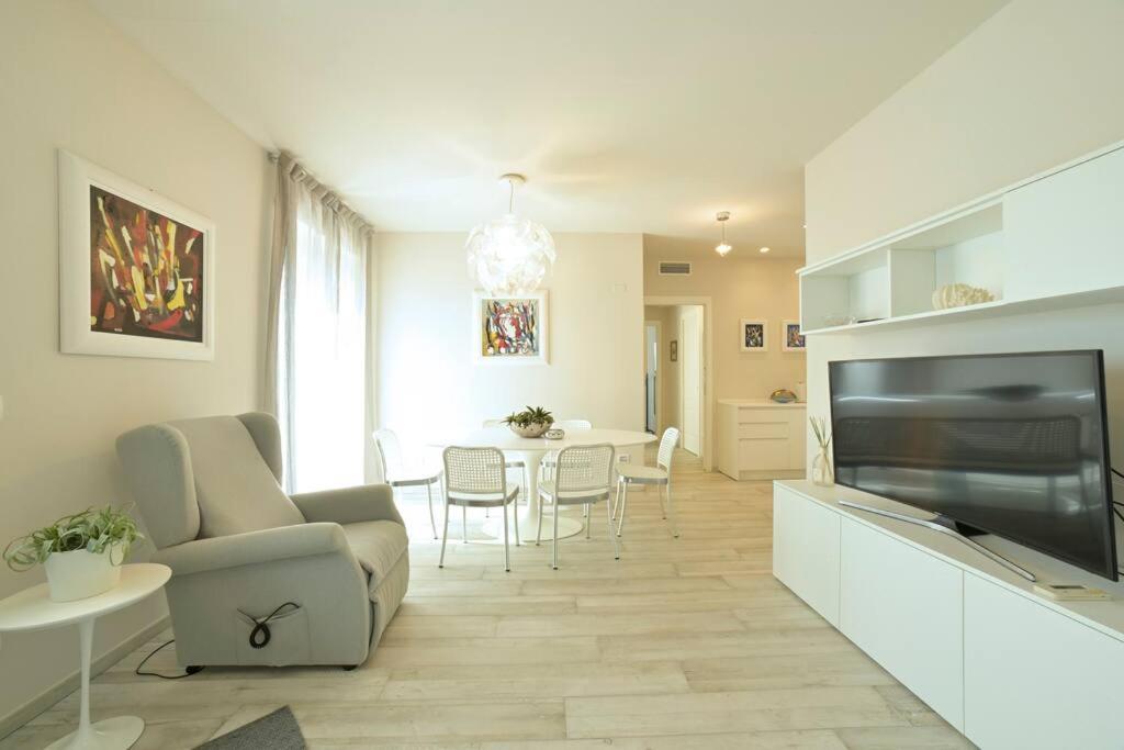 Luxury Apartament Con Garage Vista Mare Alassio Per 6 Persone Eksteriør bilde
