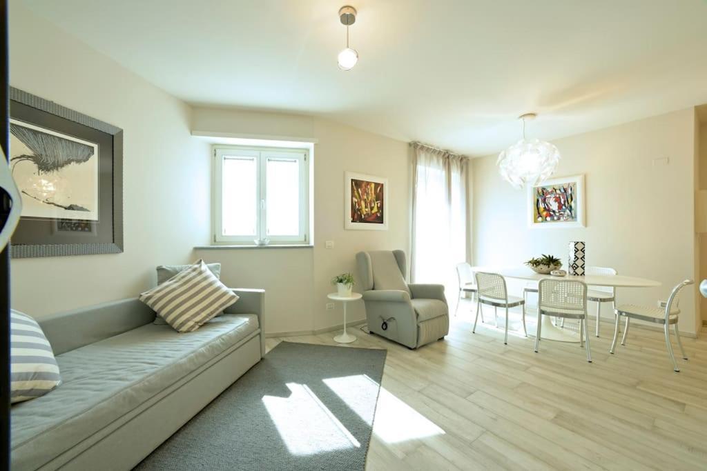 Luxury Apartament Con Garage Vista Mare Alassio Per 6 Persone Eksteriør bilde