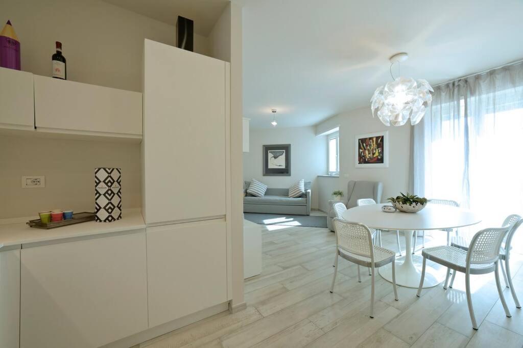 Luxury Apartament Con Garage Vista Mare Alassio Per 6 Persone Eksteriør bilde
