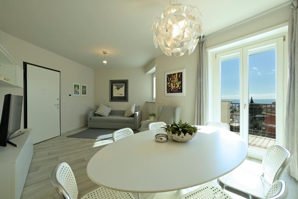 Luxury Apartament Con Garage Vista Mare Alassio Per 6 Persone Eksteriør bilde